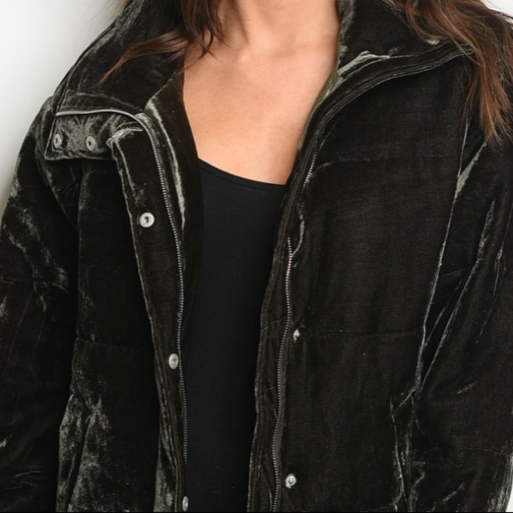 ❄️OLIVE VELVET PUFFER JACKET - Picture 3 of 6